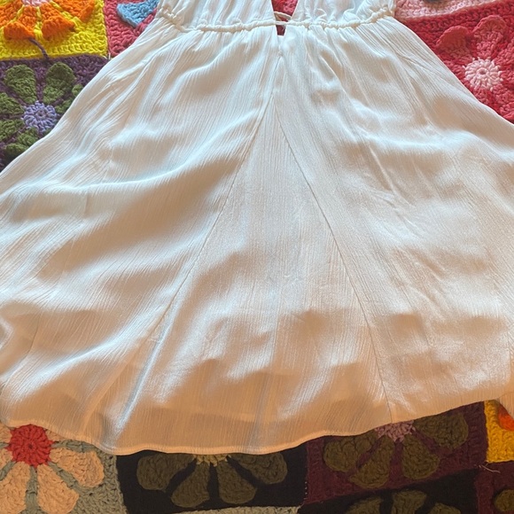 Elegant White Halter Dress - Picture 2 of 5